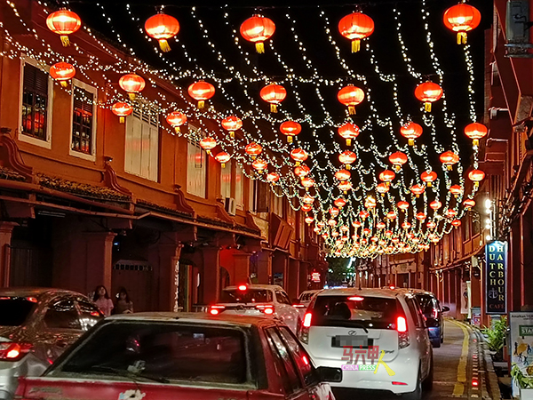 马六甲市政厅也为红屋张灯结彩，营造农历新年气氛。