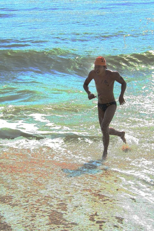 林智泉参与棉花岛举办的游泳马拉松比赛，全长6.5公里。