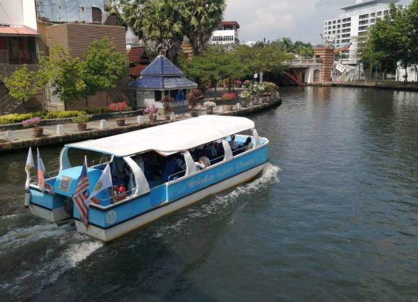马六甲游船河服务将于2月20日上午9时至下午5时，供国民免费乘搭。