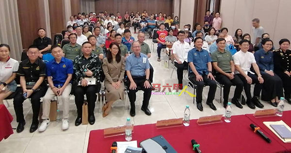 招募华裔公务员讲座在甲中总会议厅举行。