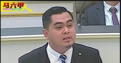 提单元教育  阿克马暴走  甲民行议员齐炮轰    促尊重宪法