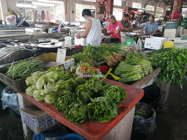 马六甲和金马仑蔬菜售价，降了约40％。
