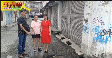 今日马六甲头条｜热闹带来苦恼．商民出入不便 新街  违泊 堵路