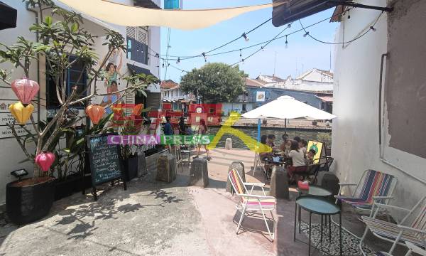 武雅拉也的巷弄里的特色小店，让游客探索，拍照打卡。