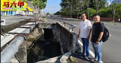 这防洪沟没洋灰堤   骑士恐不慎撞沟