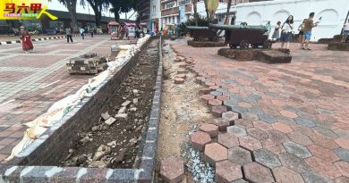 古城门一带更换地砖走道  访客受促参观时多加注意