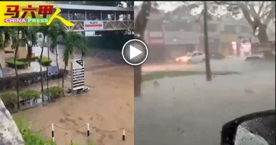 古城多地豪雨 水淹道路 车辆无法通行