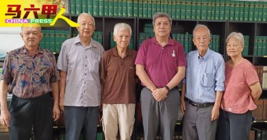 沈慕羽书法文物馆成员 访野新蒐集日治资料
