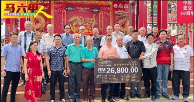 李金殿移交2万6800善款 16团体受惠