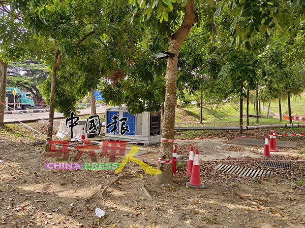 新水泵周围目前仅用警戒线围起，外人容易进出，刘志俍将要求甲水利灌溉局筑起篱笆。