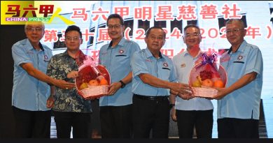 华裔子弟应加入慈善团体 邱培栋：为社会贡献