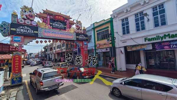 马六甲多个景点区都吸引很多国内外游客到访。图为世遗鸡场街。