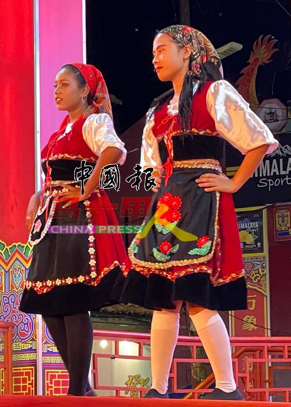 来到古城马六甲，葡萄牙裔传统服饰肯定不能少。