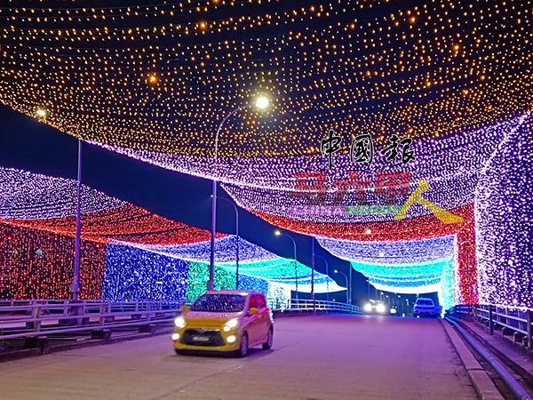 双岛城新增的巨型彩虹隧道，料成为马六甲的新卡打点。