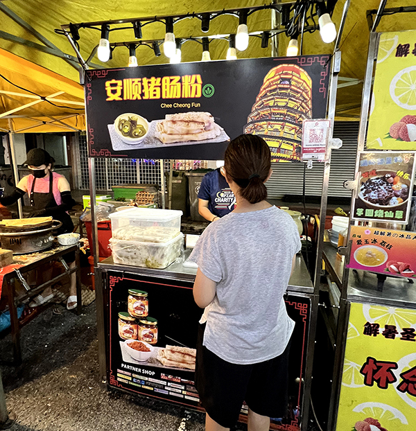 ■三忠宫美食街也有售卖全马各地的美食，例如安顺猪肠粉。