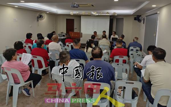 甲华堂在会所的讲堂，召开2024年会员大会。