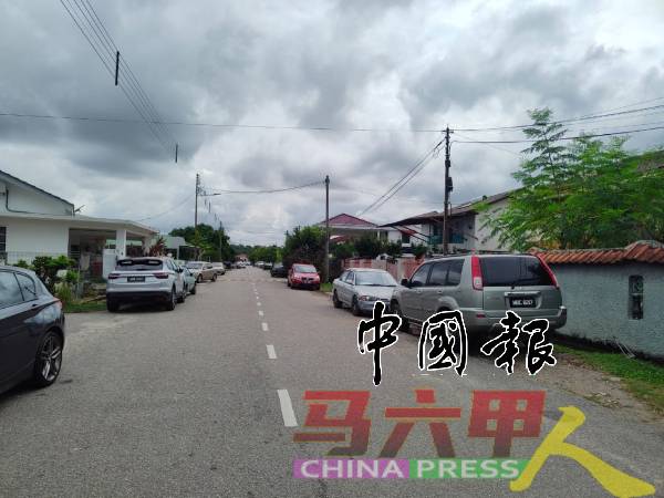 新河花园鲁沙路铺路工程，将在沟渠提升工程结束后展开。