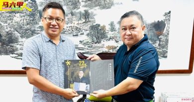 适逢马中建交50周年  郑成幸深圳拜会数画家