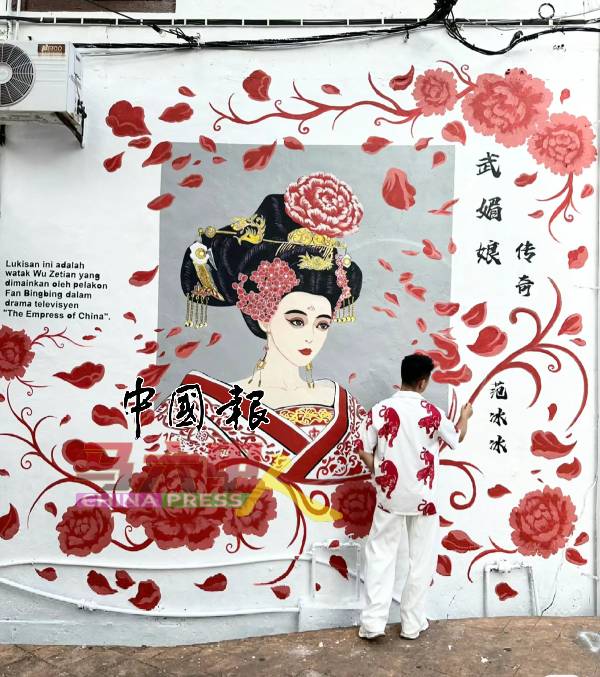 范冰冰经纪公司安排中国天津艺术家任大称，为壁画进行修饰。