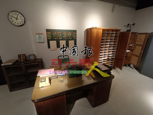 校史馆复原培风中学早期的教务处环境。