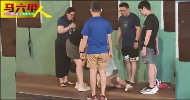 搬移灯柱留基座 老街游客行人常被绊倒