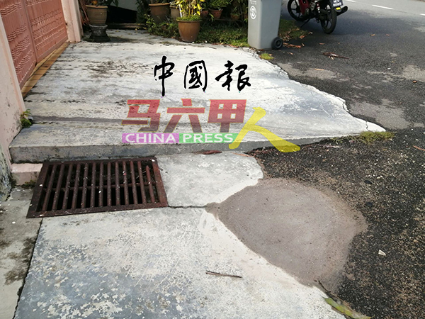 ■原本的路坑已经重铺。