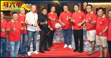 乞龟法会施赠最乐 4000包福米发弱势群