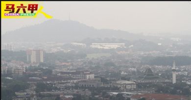 天空朦胧疑烟霾来袭 民众受促佩戴口罩