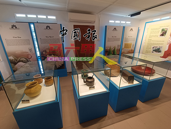 展馆展示各种资料和文物，并涵盖历史、经济、社会文化、宗教及饮食文化等。