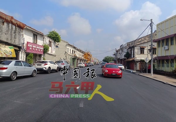 荷兰街的铺路工程，从荷兰街开始至东街纳路，到王金辉的交接路口。