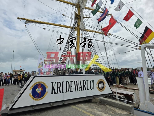 “克里德瓦鲁奇”帆船从雅加达出发,一共运载100名乘客及海军。