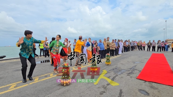 大会安排迎宾舞迎接嘉宾抵达马六甲。