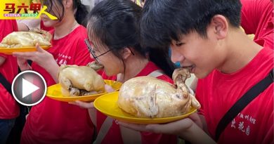 15少男少女穿红木屐  参与“出花园”成人礼