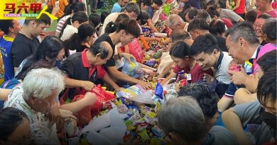 青山侯王庙抢孤仪式流传百年  上万元供品被善信“秒杀”