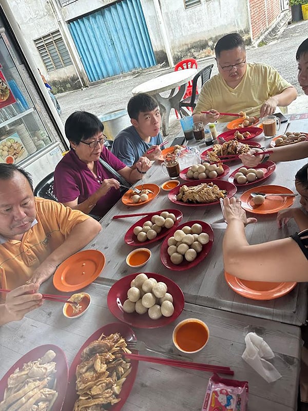 无论是本地或外州民众，都会专门到来品嚐印裔式的海南鸡饭粒。