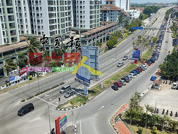 赛阿都阿兹路沿海大道道路笔直，司机往往在上桥及下桥都加速行驶，造成了不少交通意外。