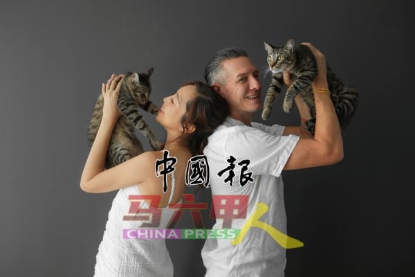 宠物摄影如今成了趋势，让毛孩家长有机会与宠物拍摄温馨的“全家福”。