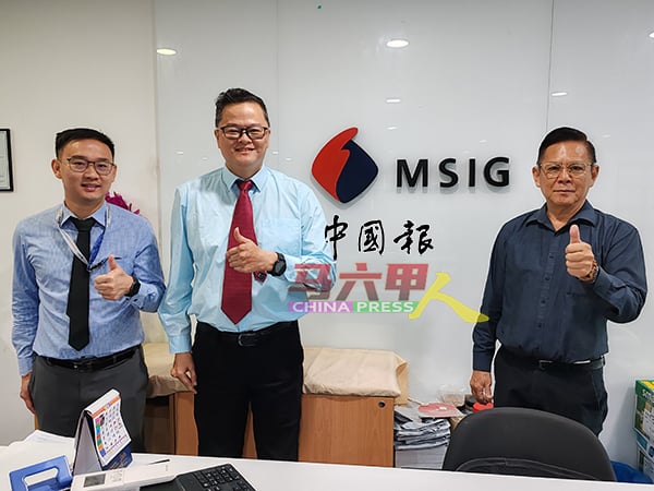 ■MSIG保险（马）有限公司连续多年为活动主要赞助商，左起该公司甲州经理张福君、甲柔北区助理副总裁王显耀及本报甲州经理林钦为，预祝活动顺利举办。