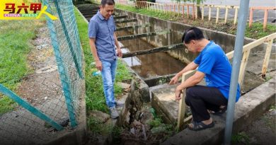 水灾致泥土松懈流失 店屋沟地裂    商家担心