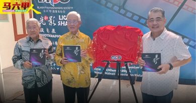 黄思华赞甲摄影家协会 办摄影展   展现人文风情