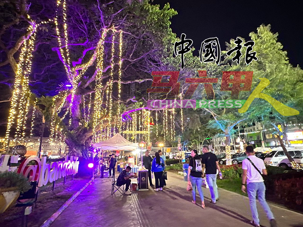 ■独立花园街夜市，反应相当热烈，吸引不少人潮，让怡力区的夜晚更加热闹。