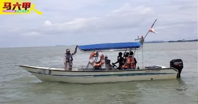 香蕉船舵手没“驾照”且超载 海事执法机构扣留4人查办