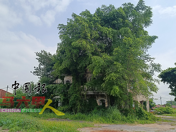 百年豪华别墅，多年后的今天沦为“鬼屋”。