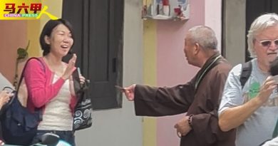 向民众游客讨钱兜售佛牌 外籍假和尚 鸡场街出没