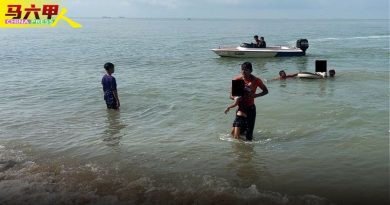 海边戏水险被冲走  民防局勇救2男童