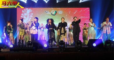 歌手落力呈献动听歌曲  晋巷华小“十大义演”圆满落幕