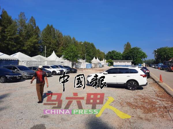 吉里望广场原有的小型泊车场，将改为餐饮及摊档特区。