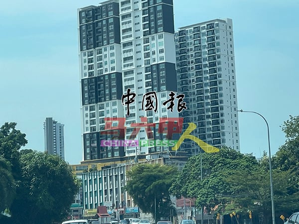 ■无论是城镇住宿、甘榜住宿或家庭寄宿，都必须获得左邻右舍同意与支持。（示意图）