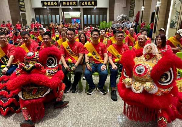 出席者有房有平（左起）、孙栋★、骆文杰、郭子毅、林万锋、杨焕源、林亚葆及黄明芳。