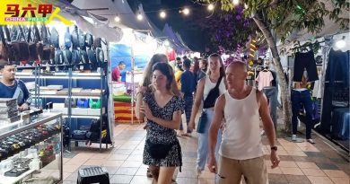 汉都亚路斋戒月市集  明年迁至炮台街 摆摊
